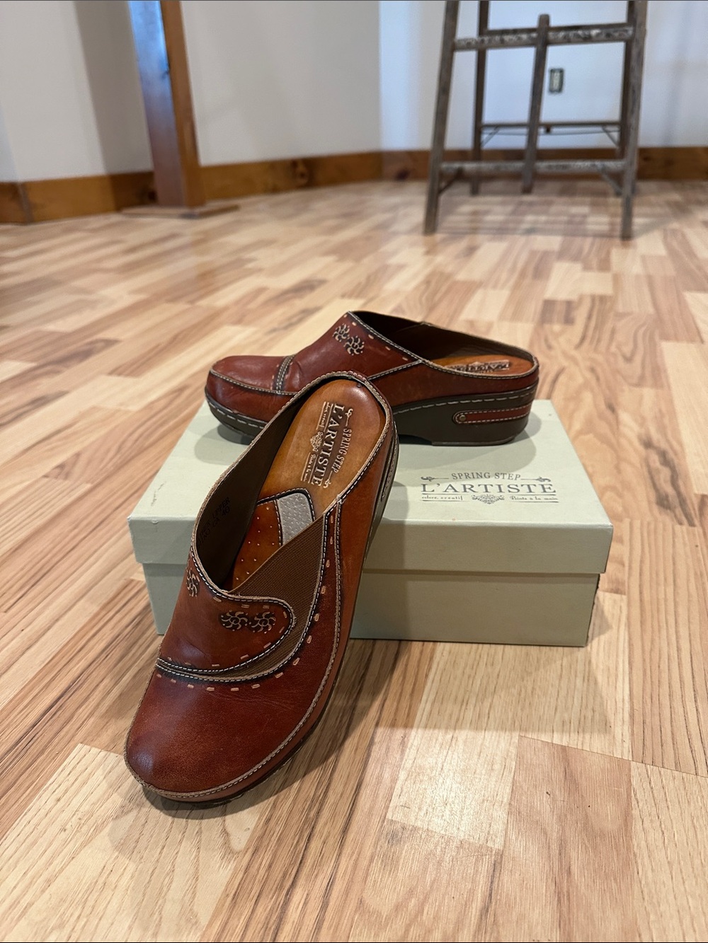 Spring Step L'Artiste Two-Tone Brown Leather Slip-On Clogs